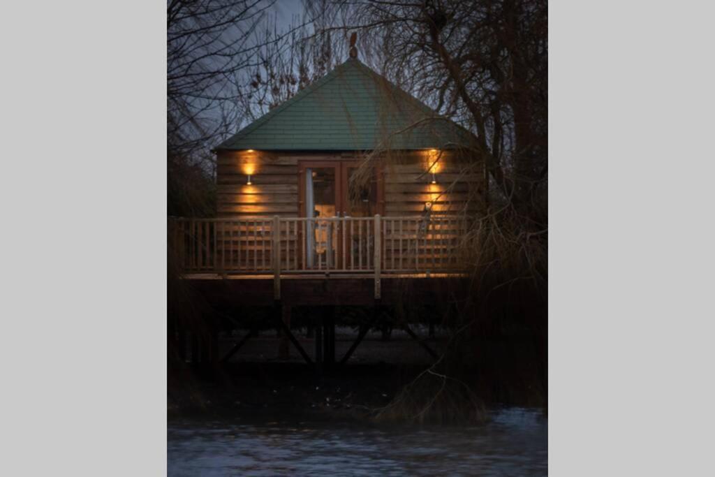 The Treehouse - Sleeps 4 Villa Old Leake Exteriör bild